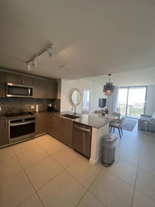 For Rent 2 Bed 2 Bath 1 Parking Downtown Doral Appartamento Miami